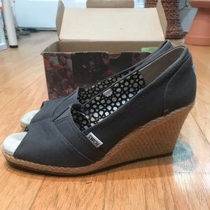 TOMS classic wedge in ash canvas - size 10